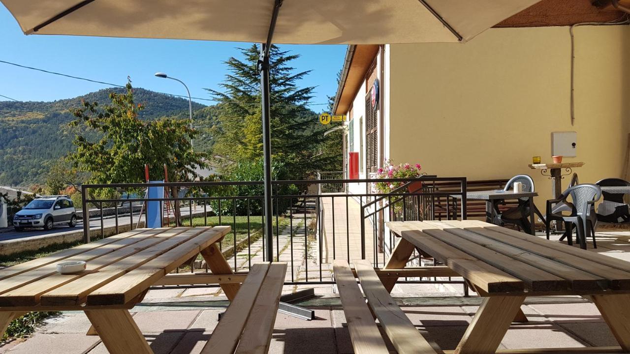 Adonis Hotel Castelvecchio Calvisio Exterior foto